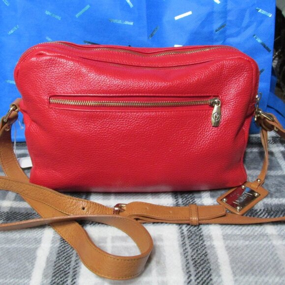 P1353-NWOT Valentina Red Pebble Italian Leather Crossbody Dual Entry - Picture 1 of 9
